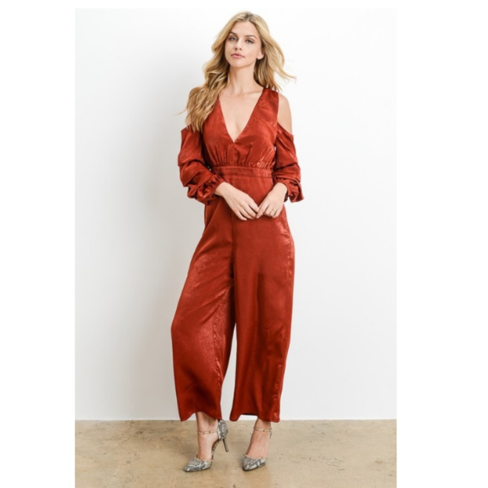 Jumpsuit with ruffled sleeves and cold-shoulders